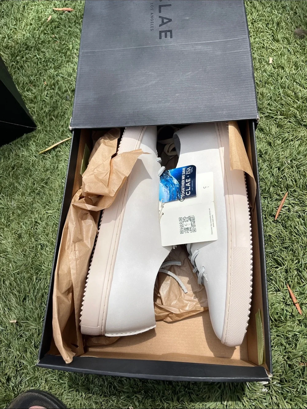 Men's casual low-top sneakers white brand new size 11.5